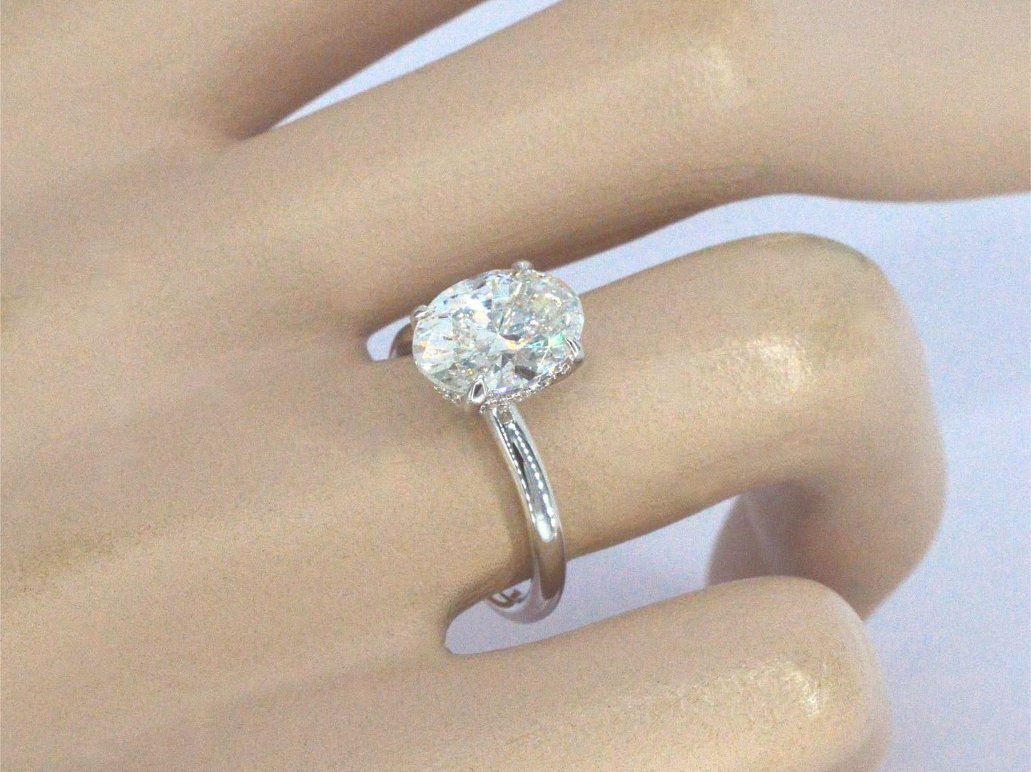 Witgouden ring met een ovaal geslepen diamant van 3.00 carat