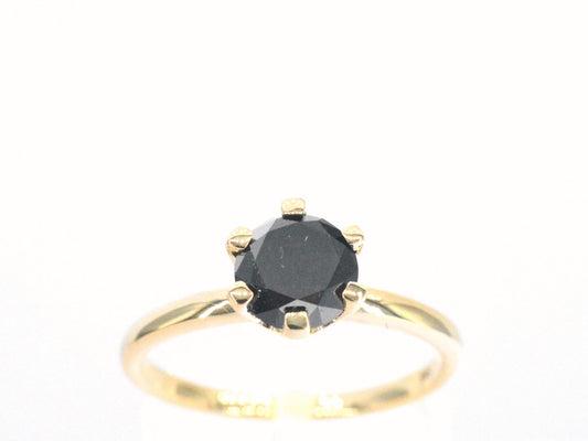 Gouden solitaire ring met één briljant geslepen zwarte diamant