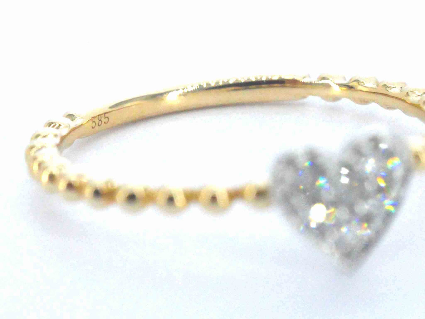 Gouden ring met een hartje vol gezet met diamanten