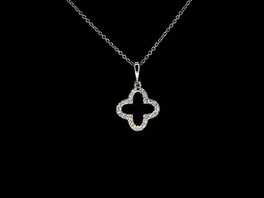 Witgouden hanger in klaver vier vorm met diamanten