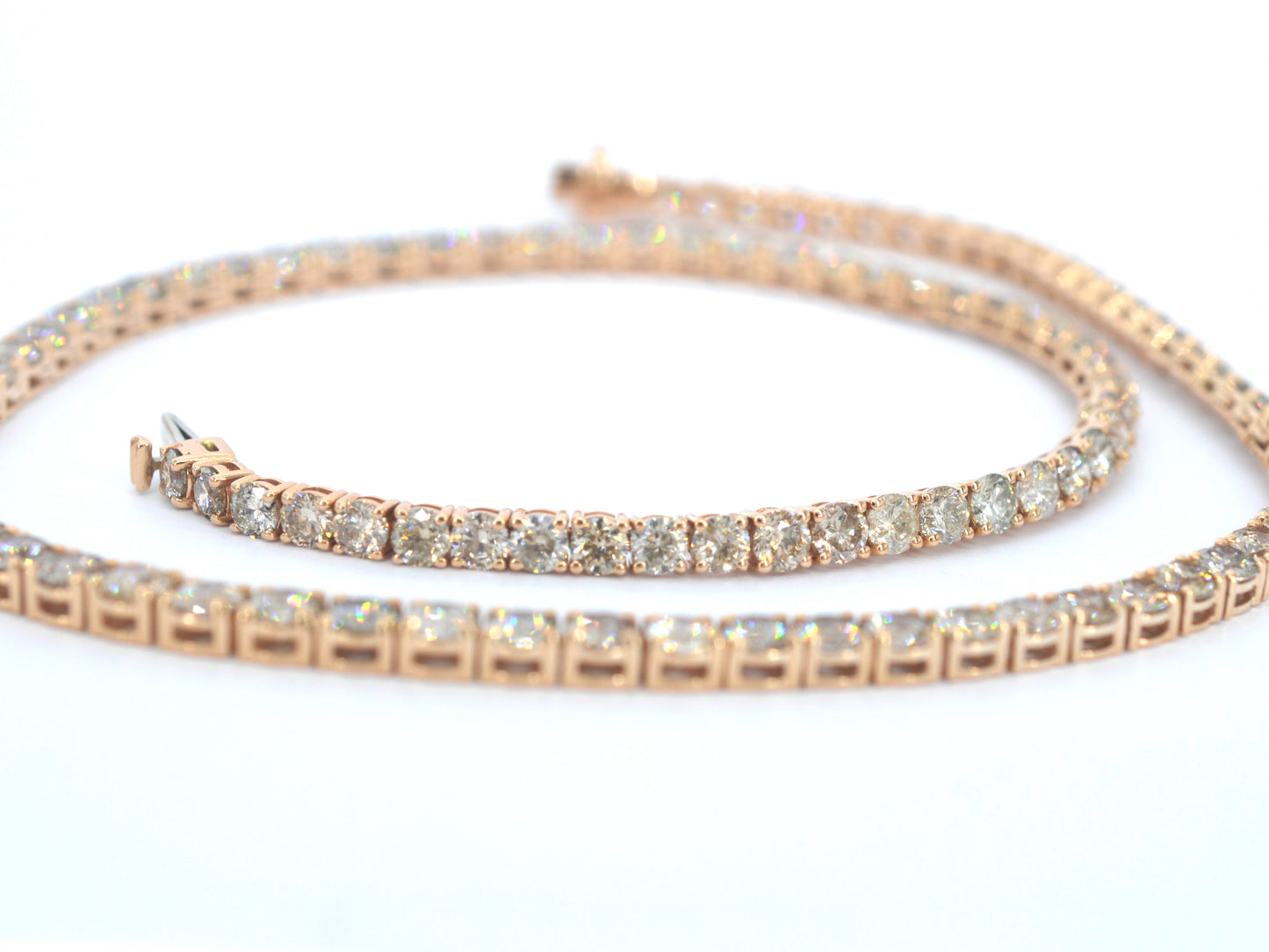 Gouden collier met briljant geslepen diamanten