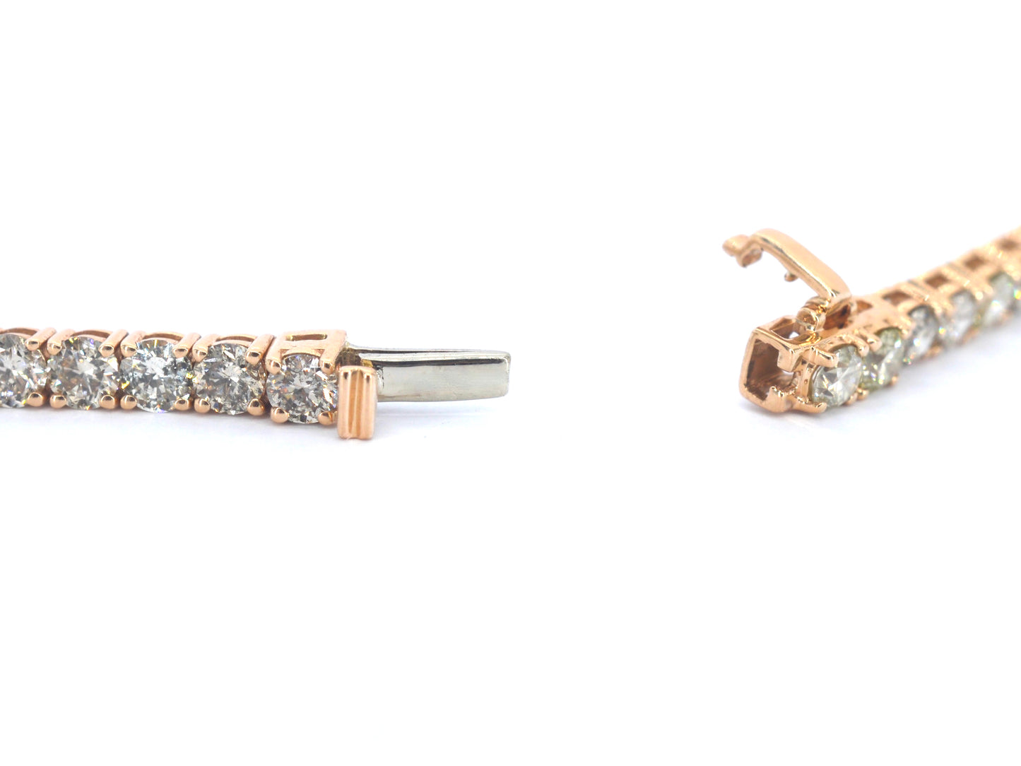 Gouden collier met briljant geslepen diamanten