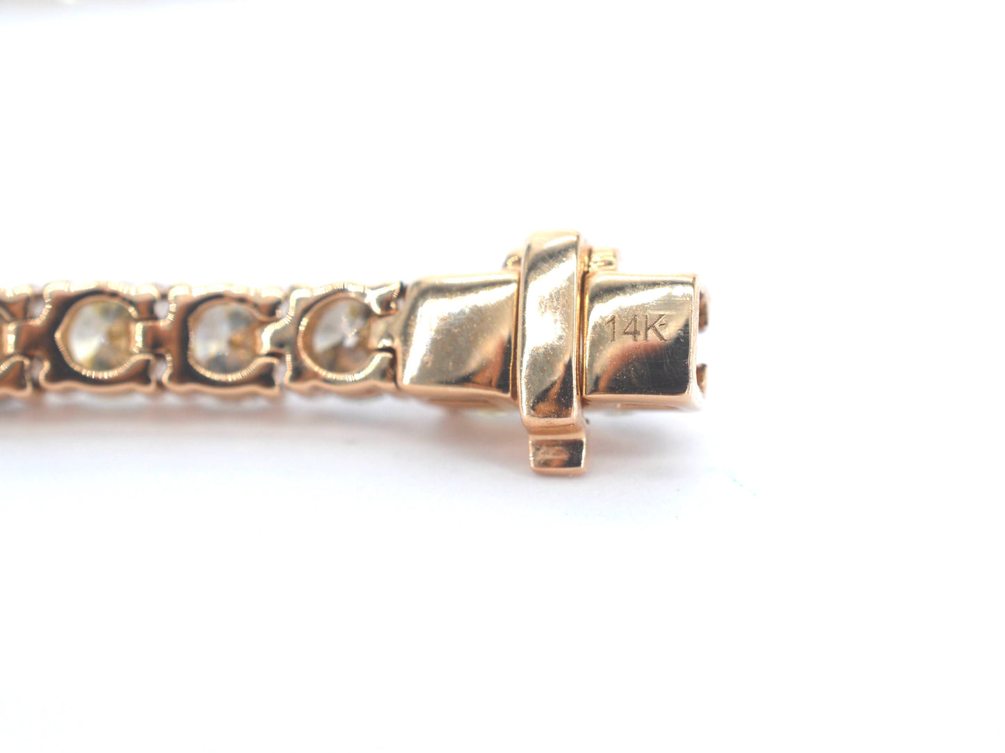 Gouden collier met briljant geslepen diamanten