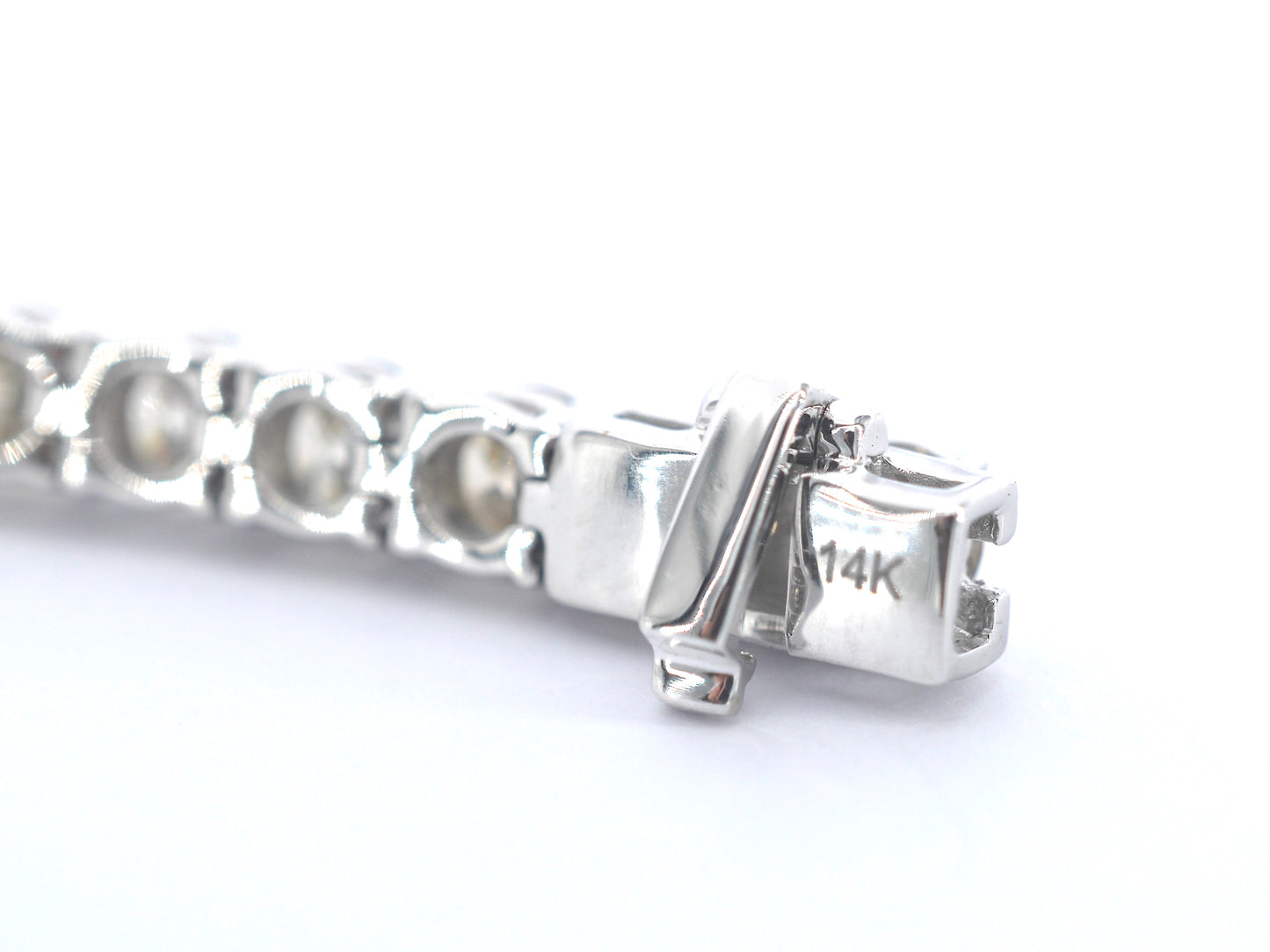 Witgouden collier met briljant geslepen diamanten 30.00 carat