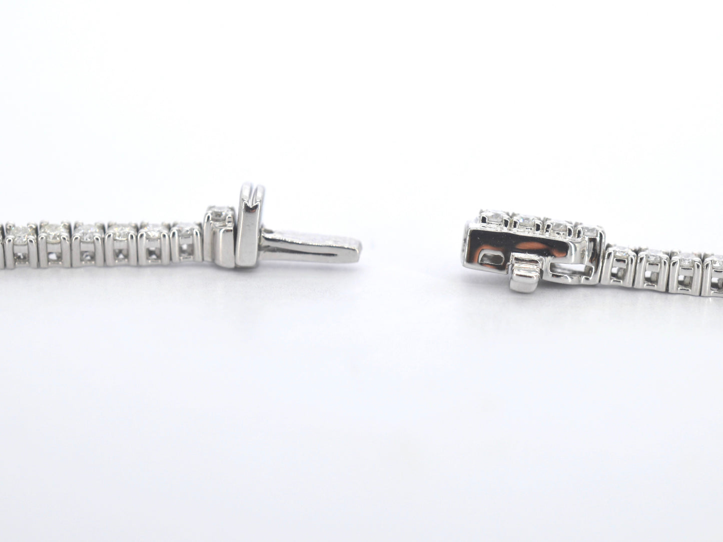 Witgouden collier met briljant geslepen diamanten