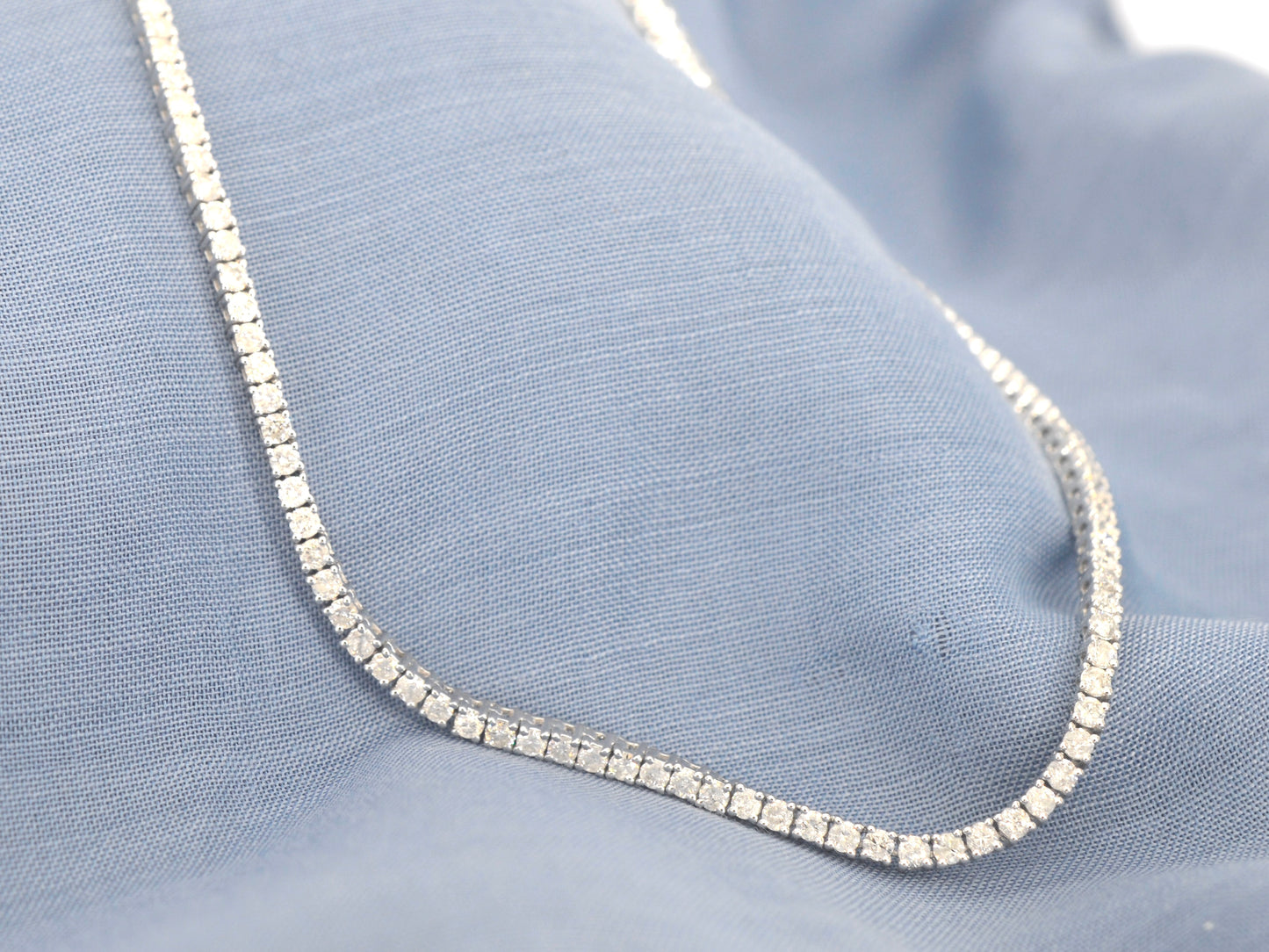 Witgouden collier met briljant geslepen diamanten