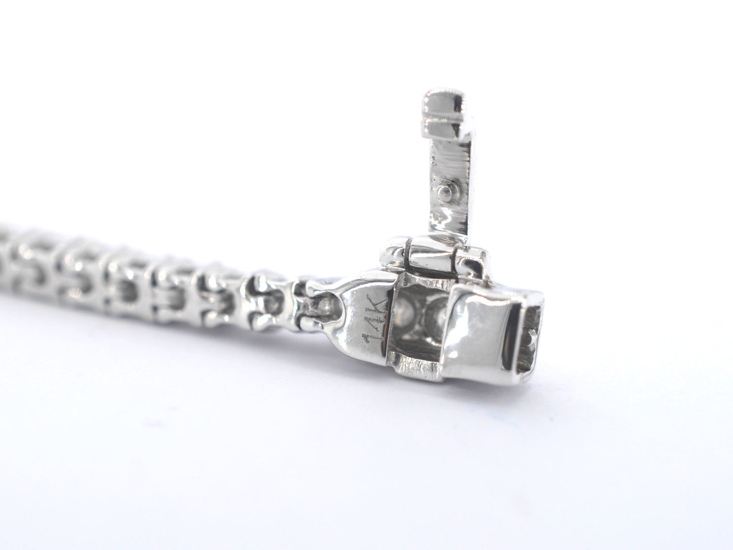 Witgouden collier met briljant geslepen diamanten