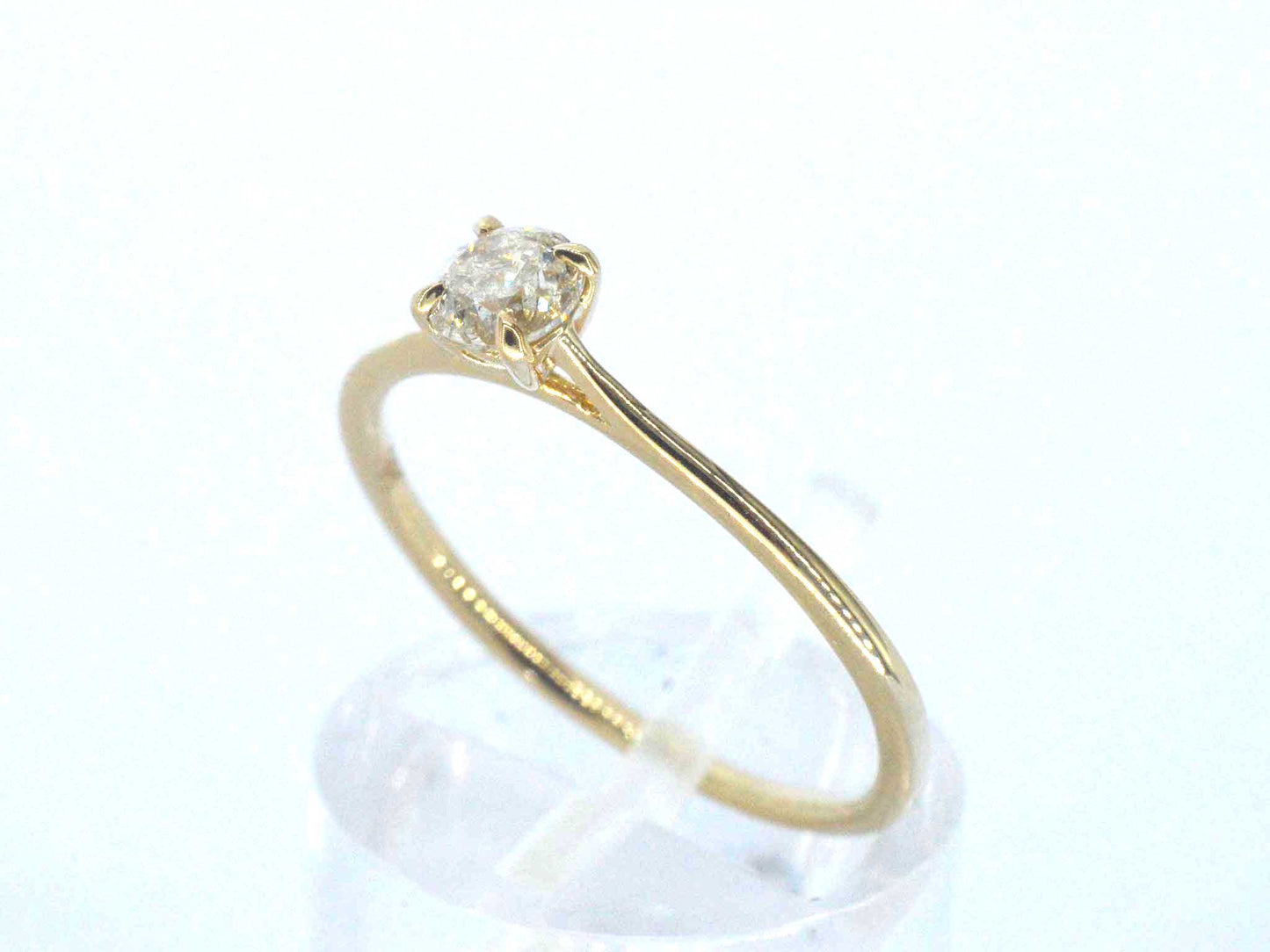 Gouden ring solitair met natuurlijke briljant geslepen diamanten