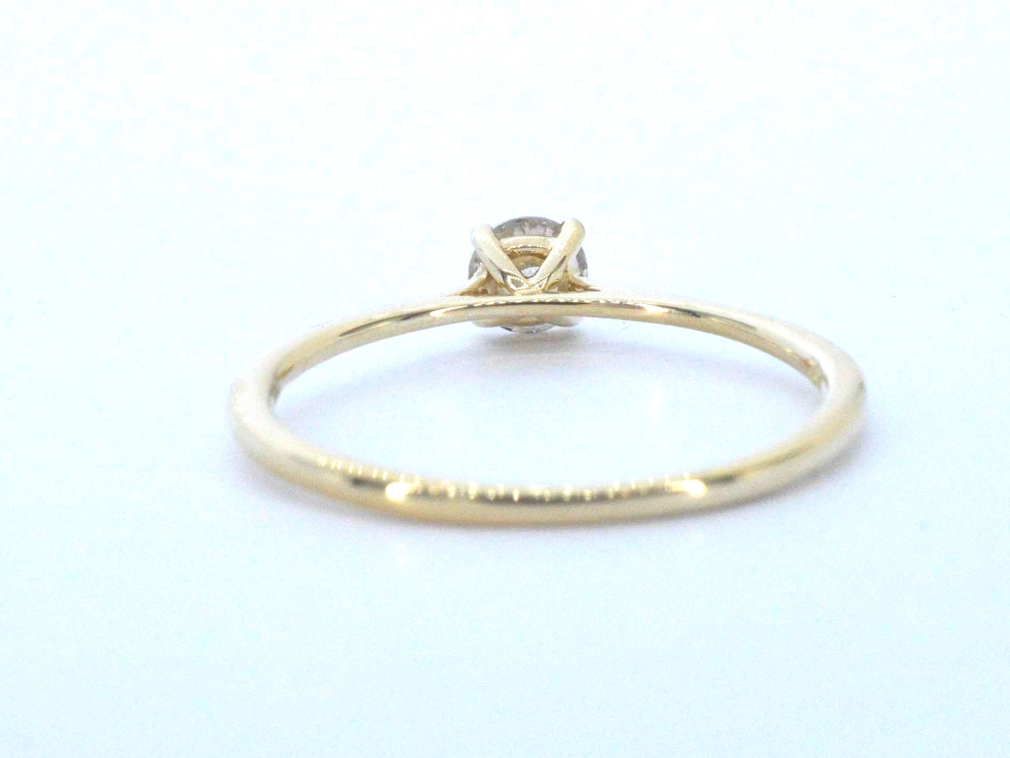 Gouden ring solitair met natuurlijke briljant geslepen diamanten