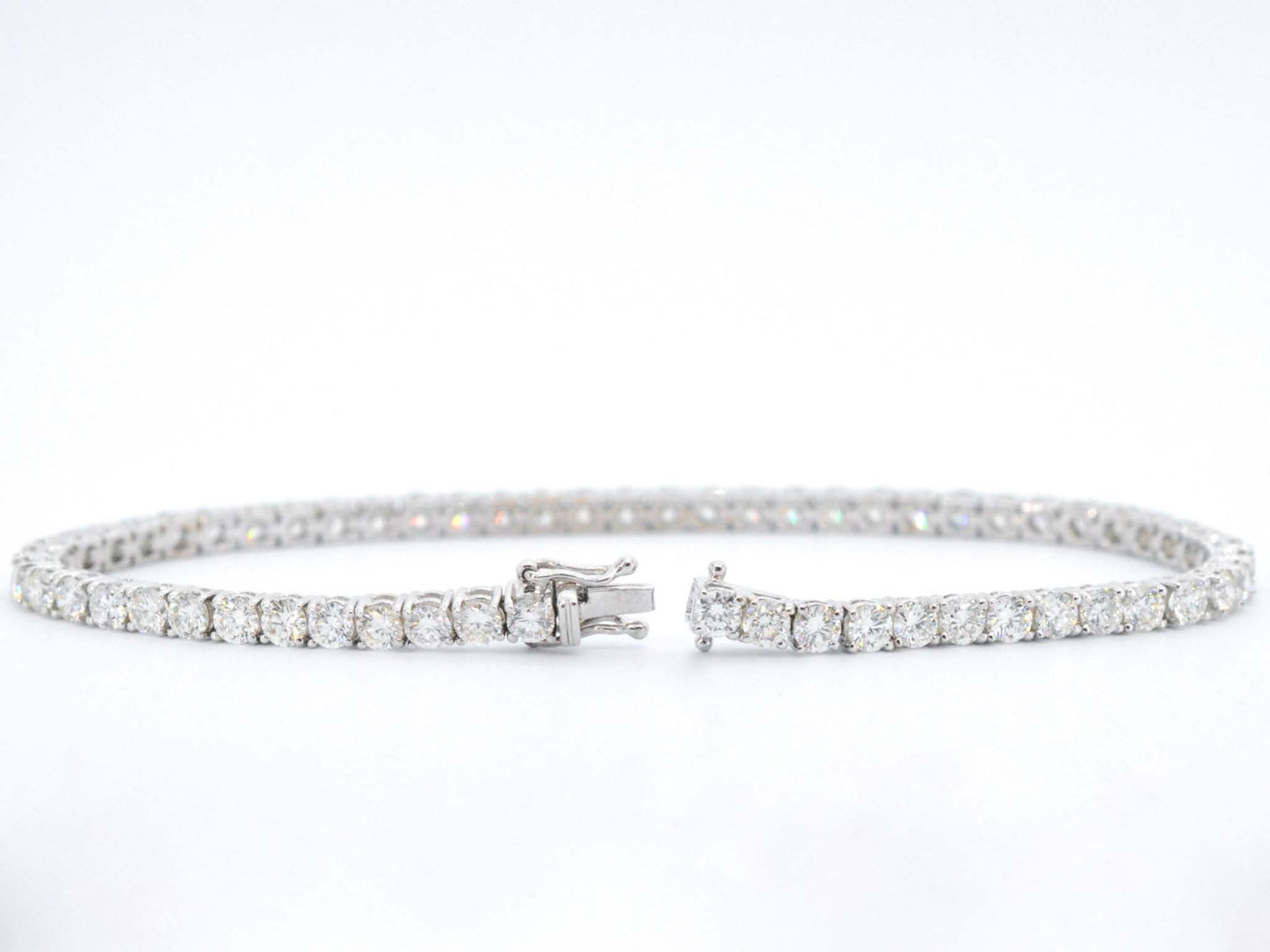 Witgouden armband vol met briljant geslepen diamanten 6.00 carat