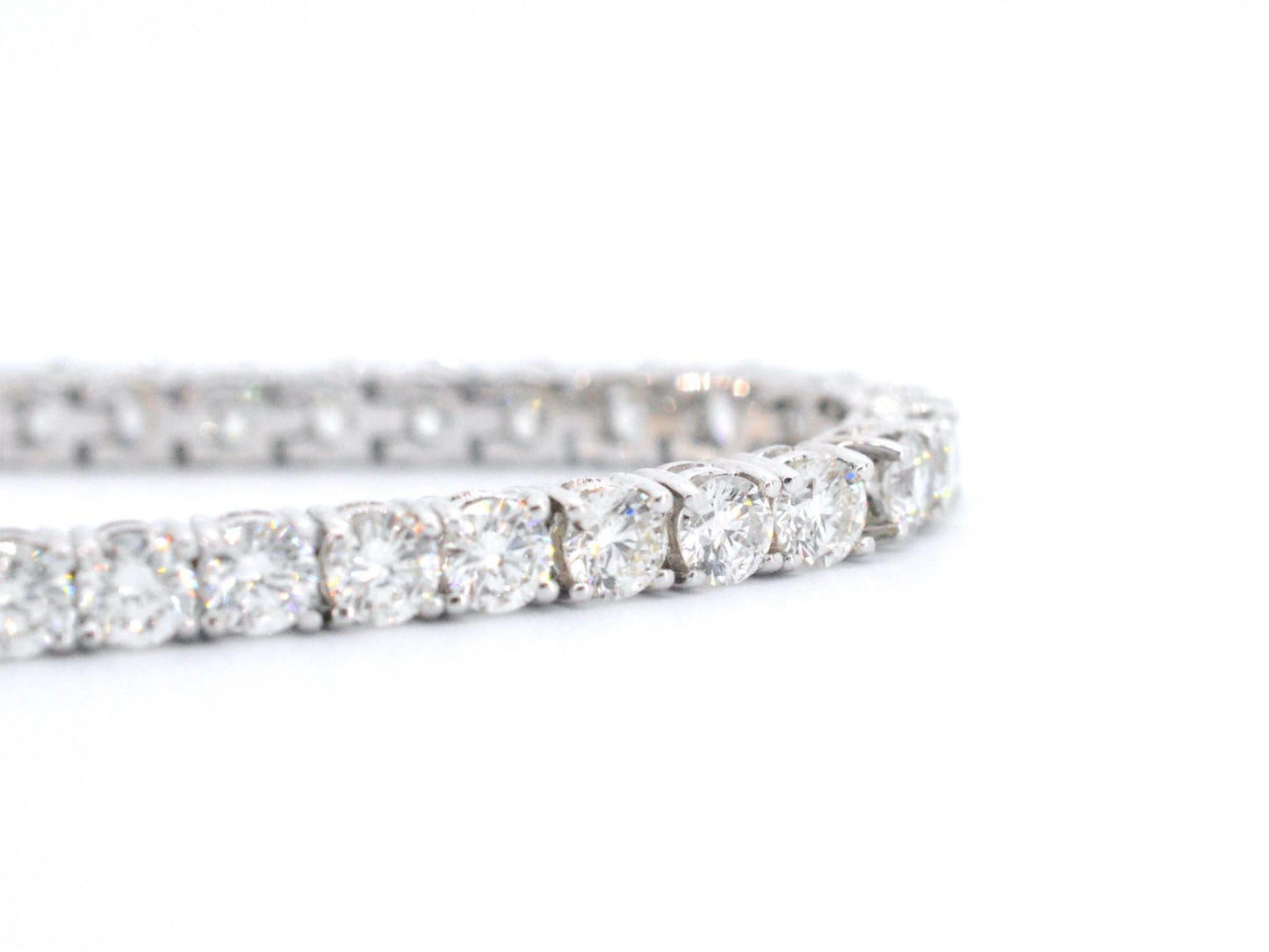 Witgouden armband vol met briljant geslepen diamanten 6.00 carat