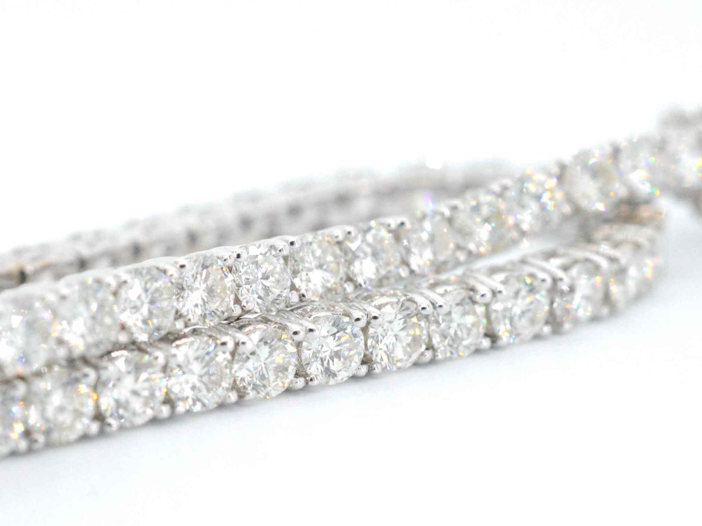 Witgouden armband vol met briljant geslepen diamanten 6.00 carat