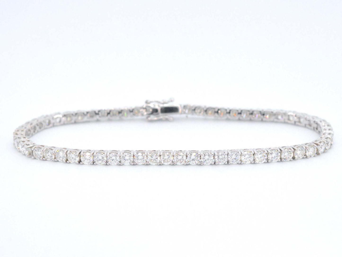 Witgouden armband vol met briljant geslepen diamanten 6.00 carat