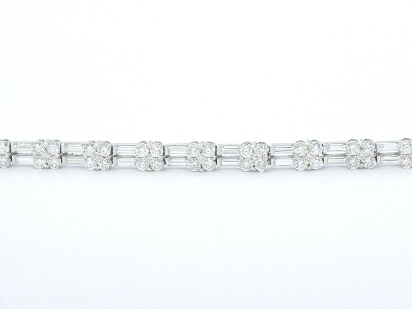 Gouden armband met briljant en baguette geslepen diamanten