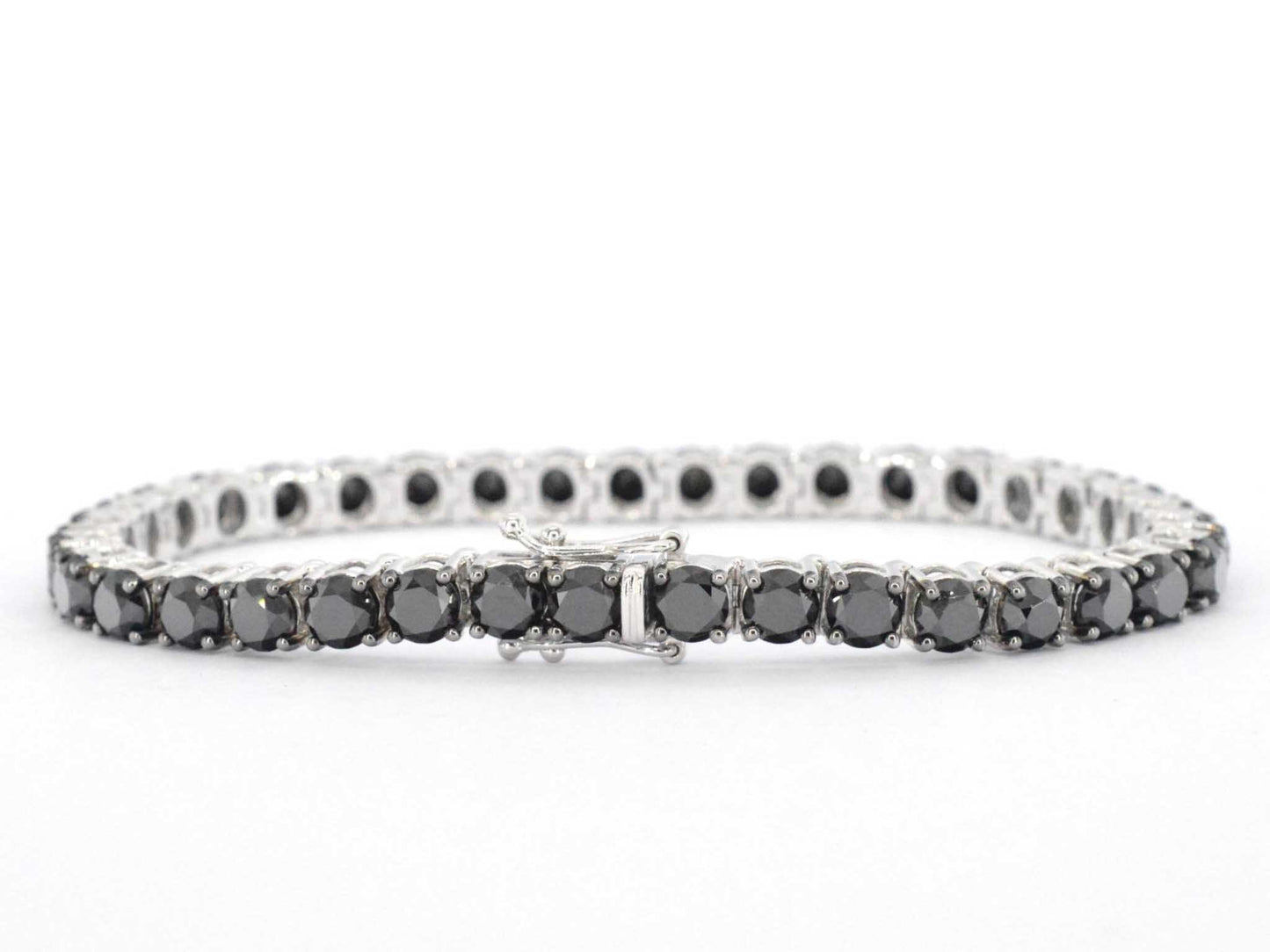 Witgouden armband met zwarte diamanten 21.00 carat