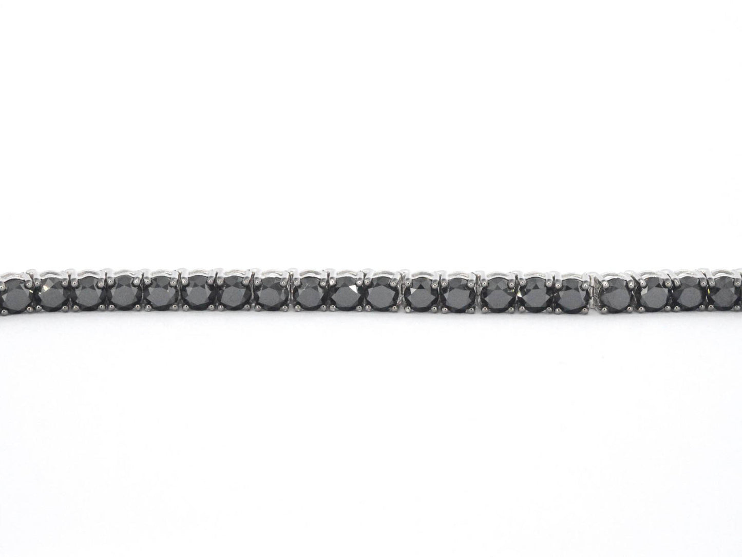 Witgouden armband met zwarte diamanten 21.00 carat