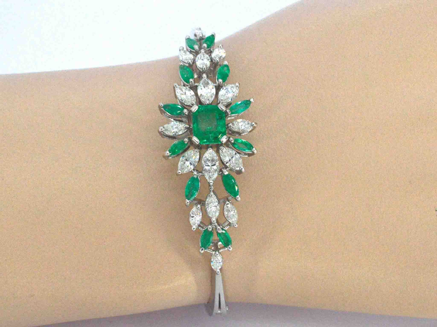 Armband met hoge kwaliteit smaragden en marquise geslepen diamanten van hoge kwaliteit