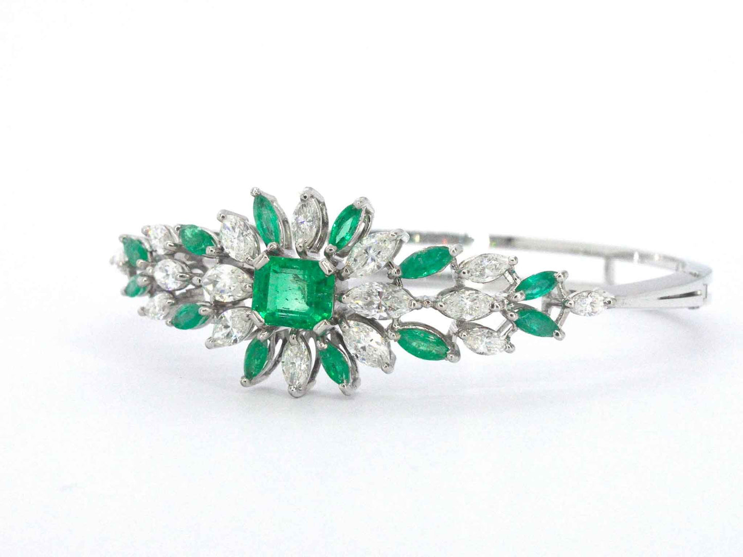 Armband met hoge kwaliteit smaragden en marquise geslepen diamanten van hoge kwaliteit