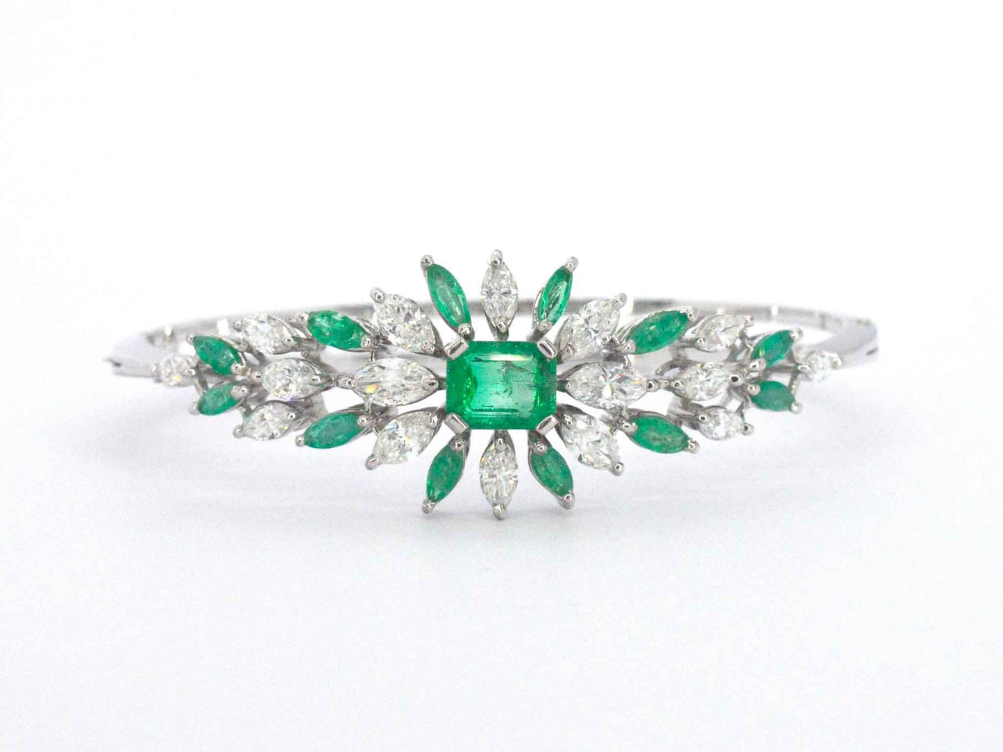 Armband met hoge kwaliteit smaragden en marquise geslepen diamanten van hoge kwaliteit