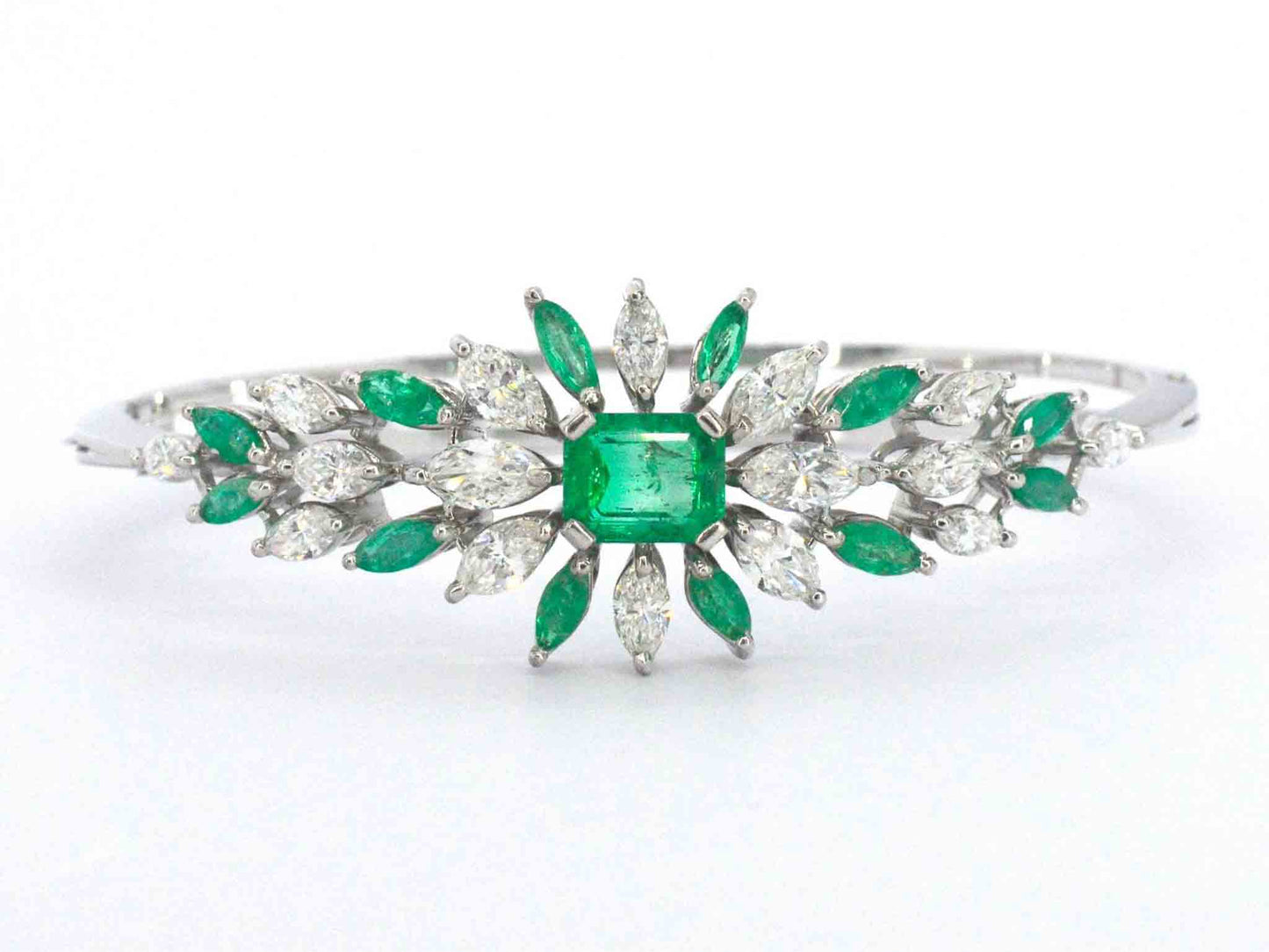 Armband met hoge kwaliteit smaragden en marquise geslepen diamanten van hoge kwaliteit