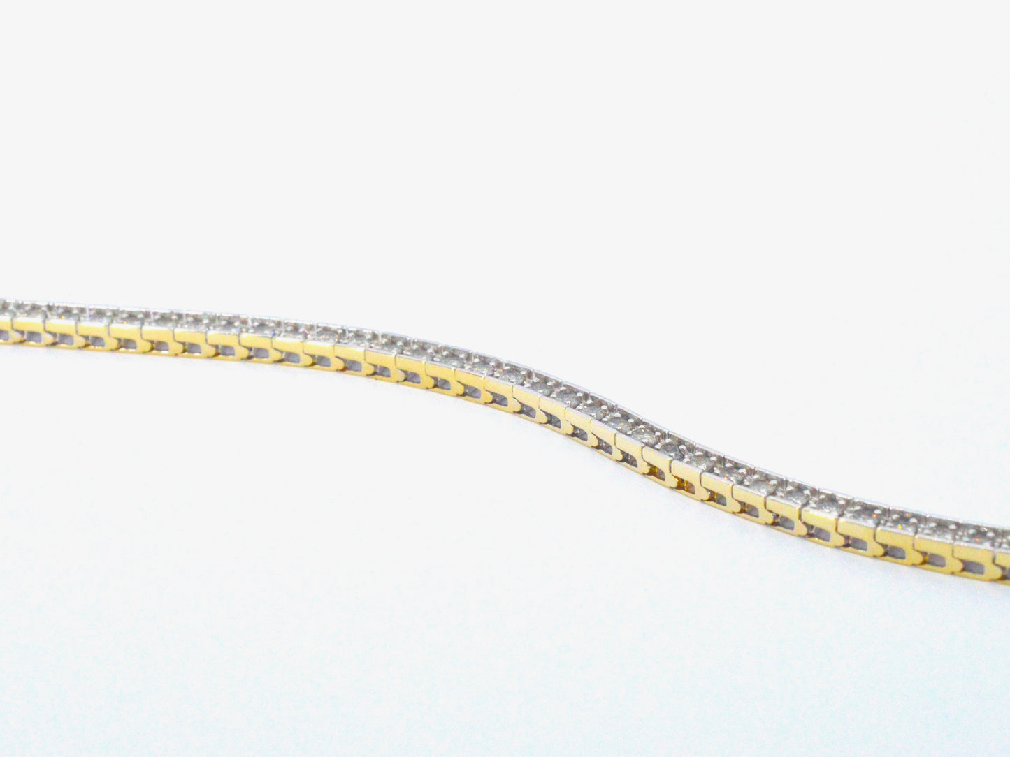 Gouden tennisarmband met 53 natuurlijke diamanten