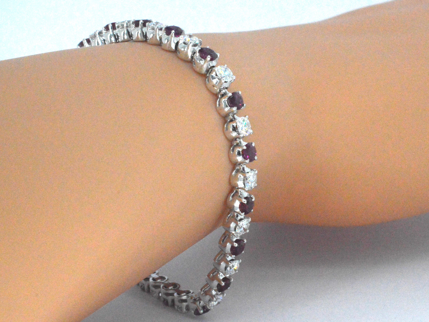 Gouden 18 karaat tennisarmband met hoge kwaliteit natuurlijke diamanten en robijnen