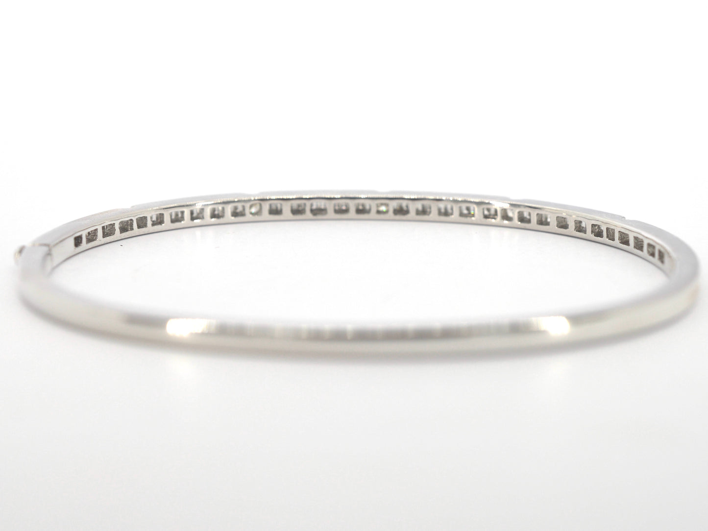 Witgouden vaste armband met diamanten