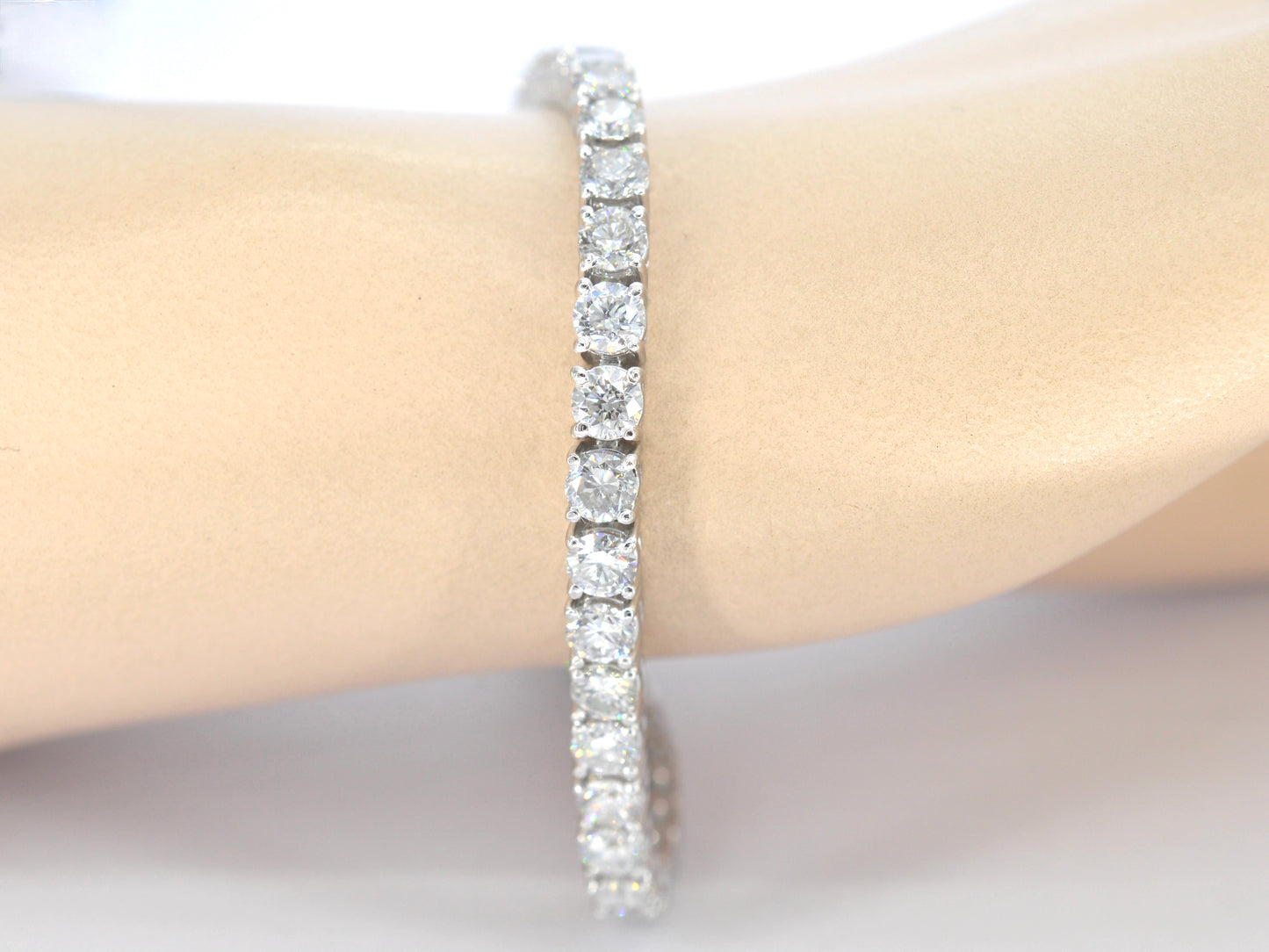 Platina armband met natuurlijke briljant geslepen diamanten