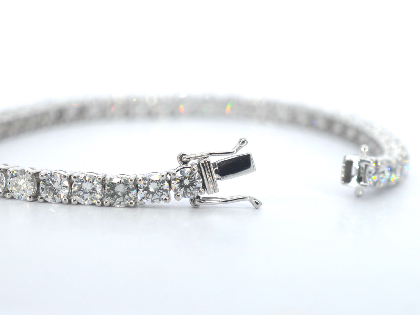 Platina armband met natuurlijke briljant geslepen diamanten