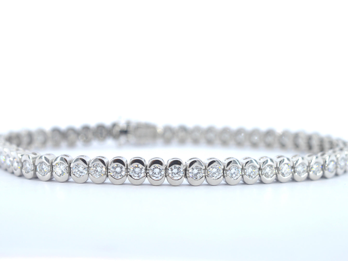 Witgouden tennisarmband met diamanten