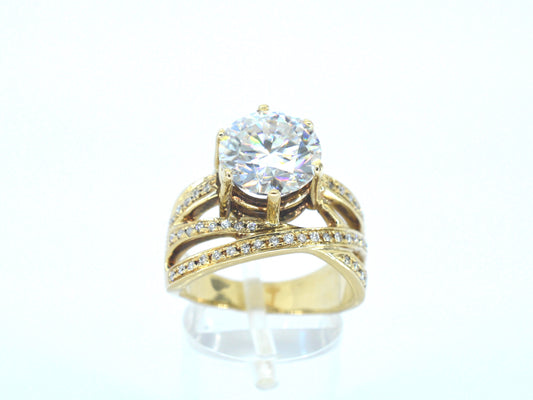 Gouden ring met een grote briljant van 5 carat en diamanten