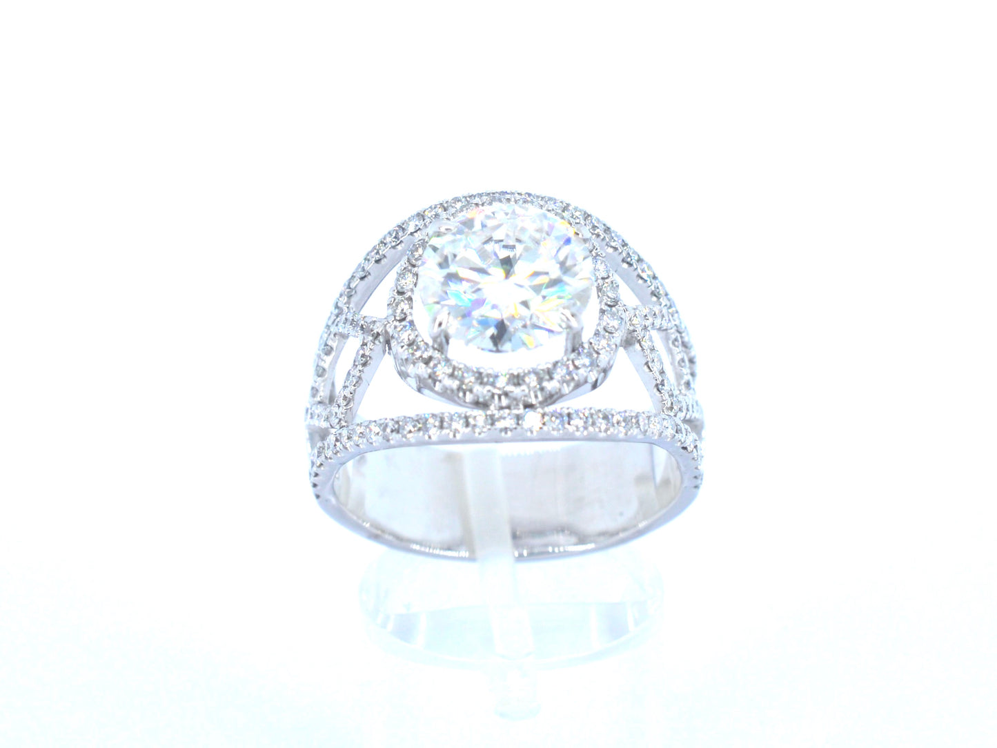 Witgouden ring met diamanten en een briljant van 5.00 carat