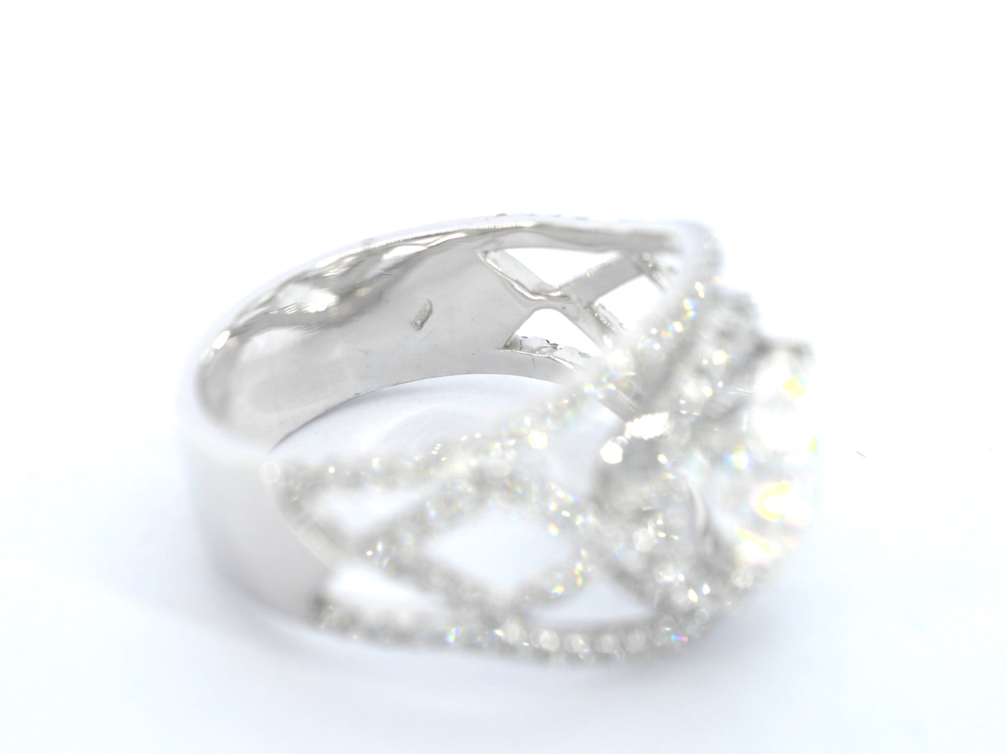 Witgouden ring met diamanten en een briljant van 5.00 carat