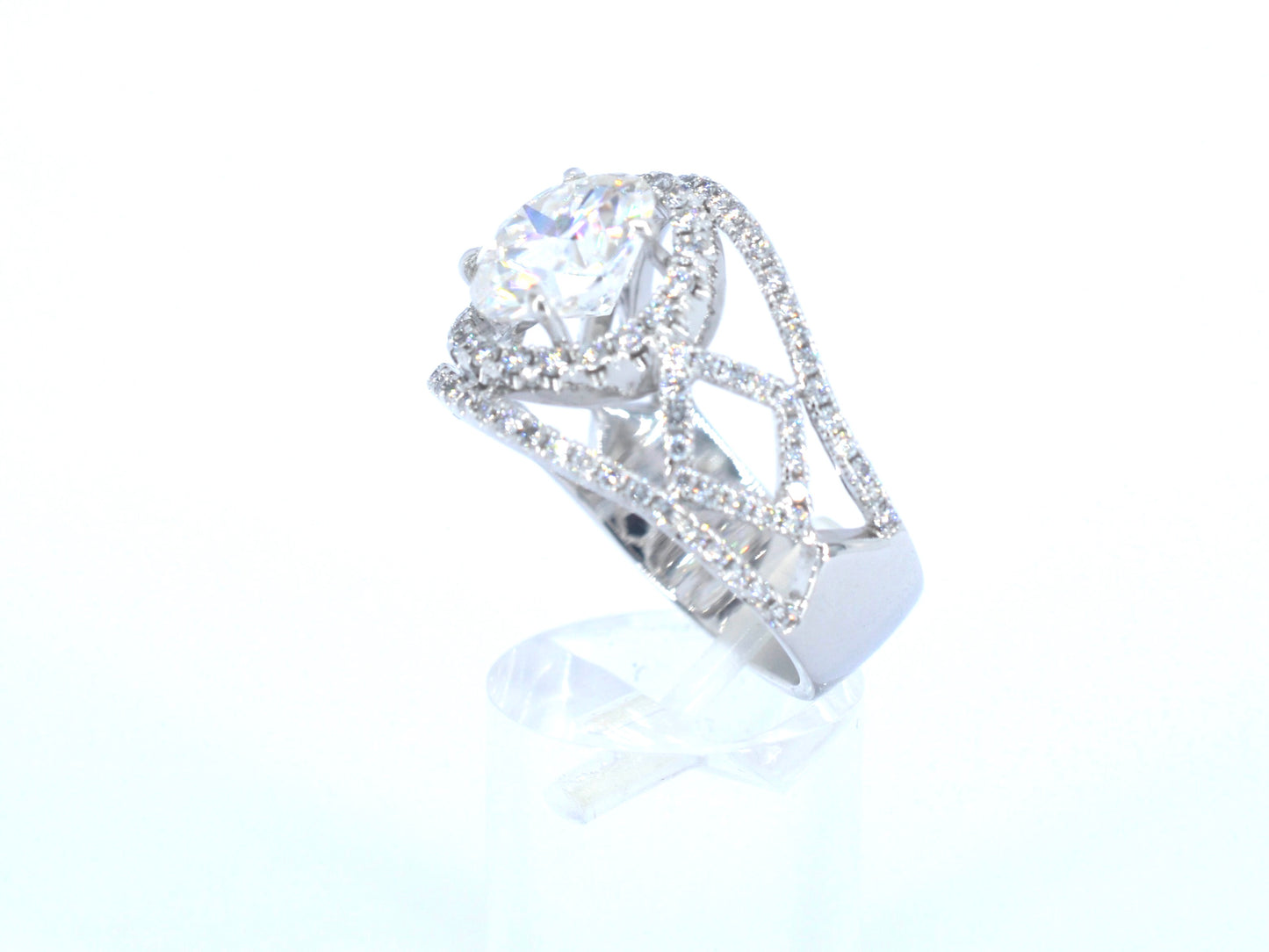 Witgouden ring met diamanten en een briljant van 5.00 carat