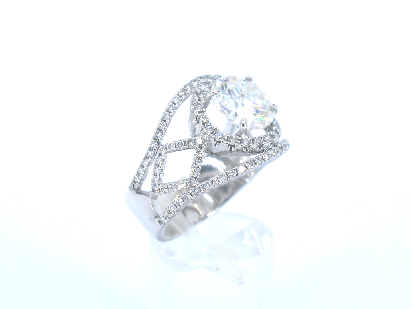 Witgouden ring met diamanten en een briljant van 5.00 carat