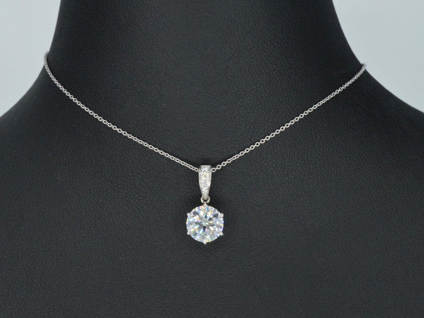 Witgouden solitair hanger met een diamant van 1.50 carat, Excl. ketting