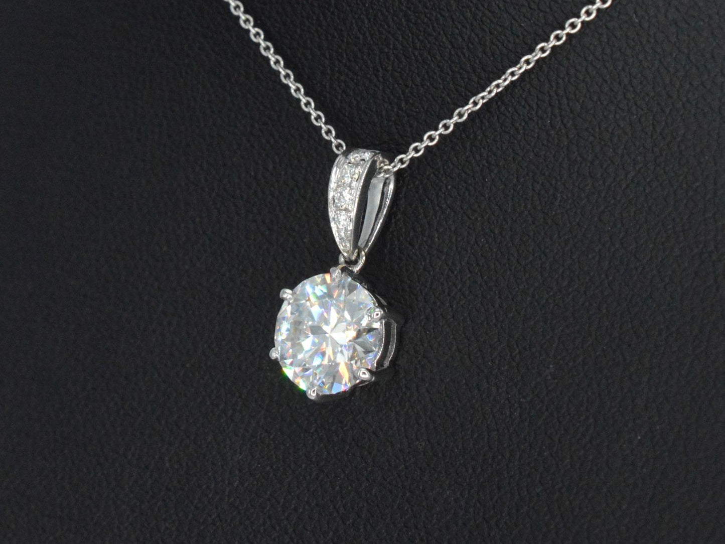 Witgouden solitair hanger met een diamant van 1.50 carat, Excl. ketting