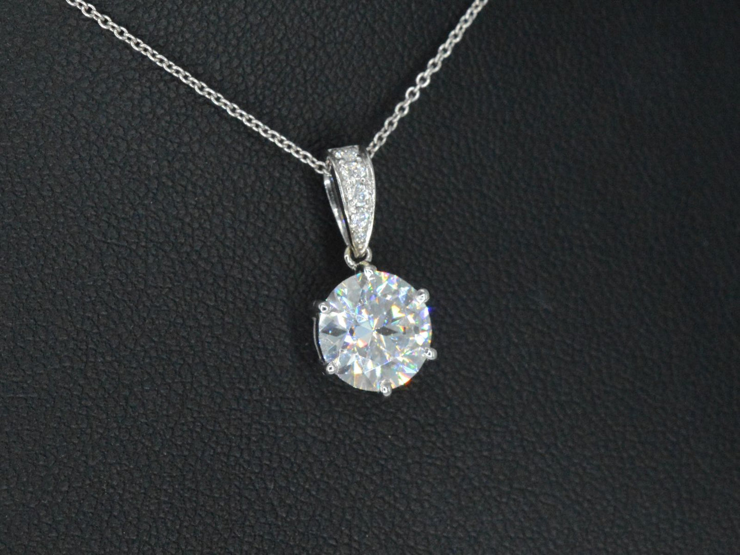 Witgouden solitair hanger met een diamant van 1.50 carat, Excl. ketting