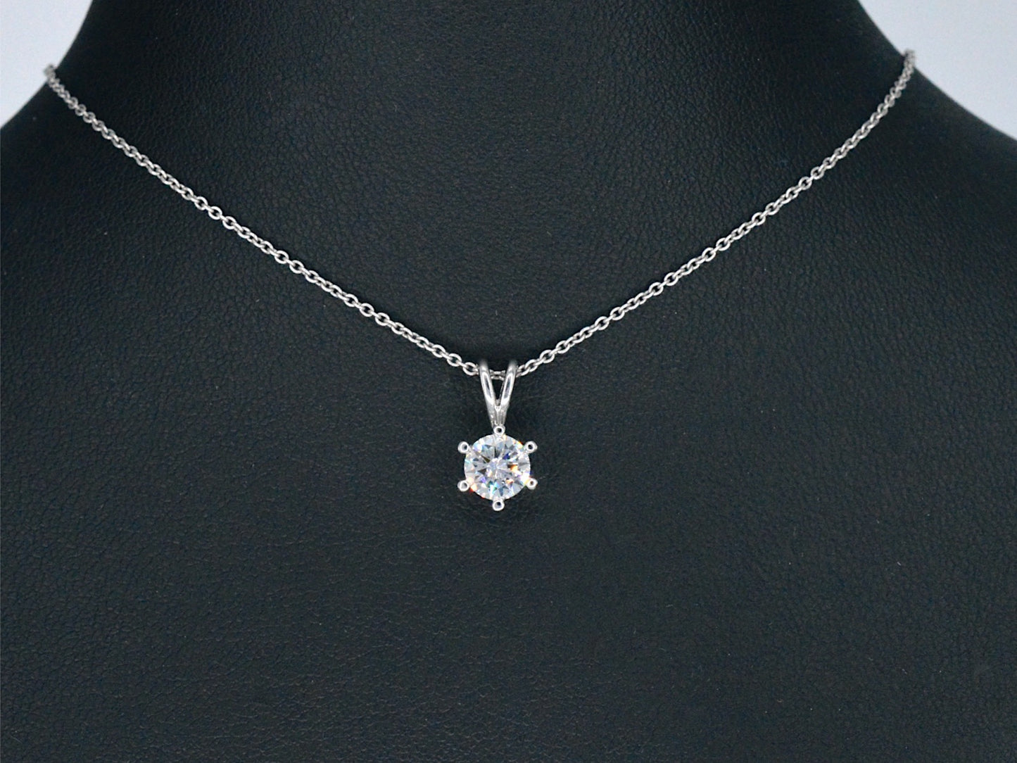 Witgouden hanger met diamant van 0.70 carat
