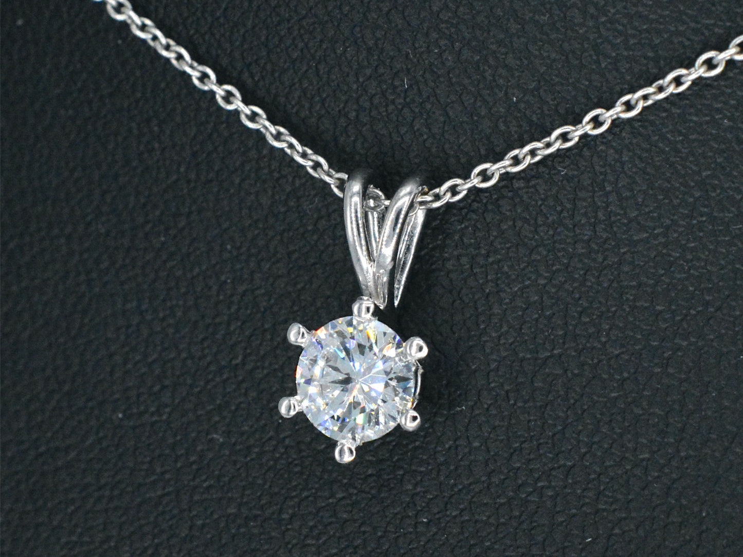 Witgouden hanger met diamant van 0.70 carat