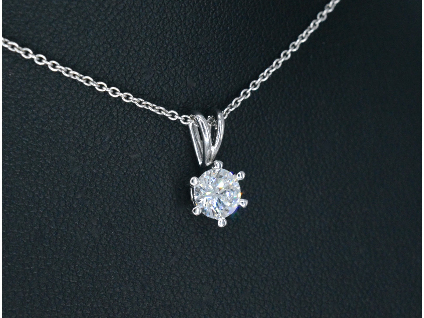 Witgouden hanger met diamant van 0.70 carat