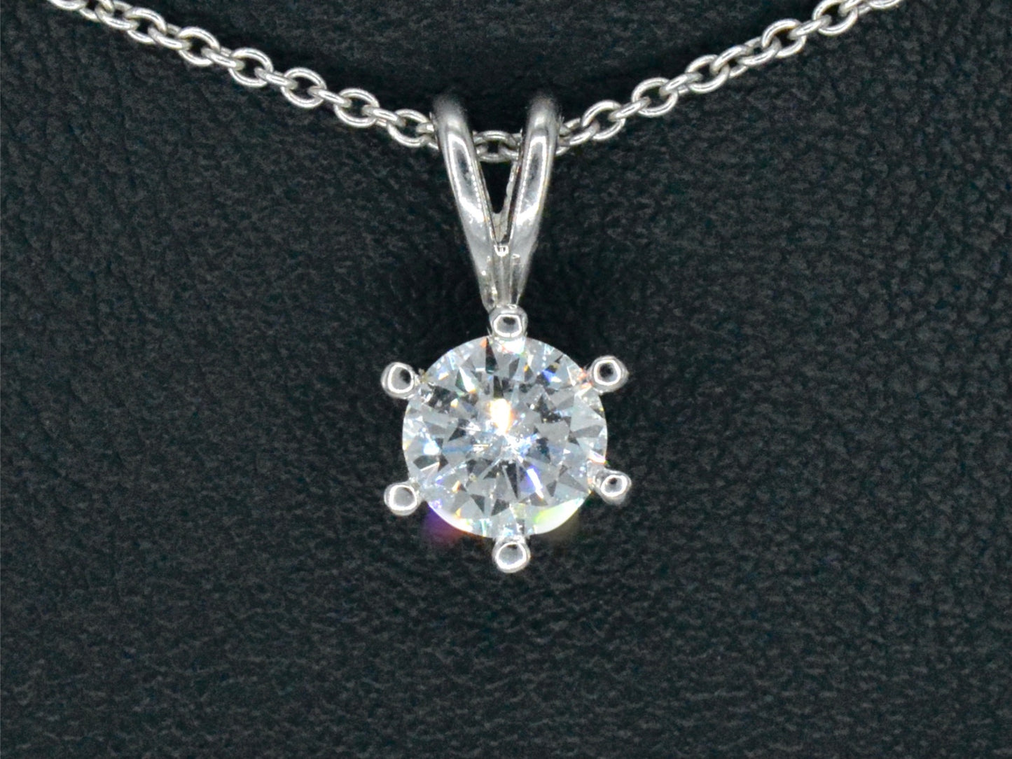 Witgouden hanger met diamant van 0.70 carat