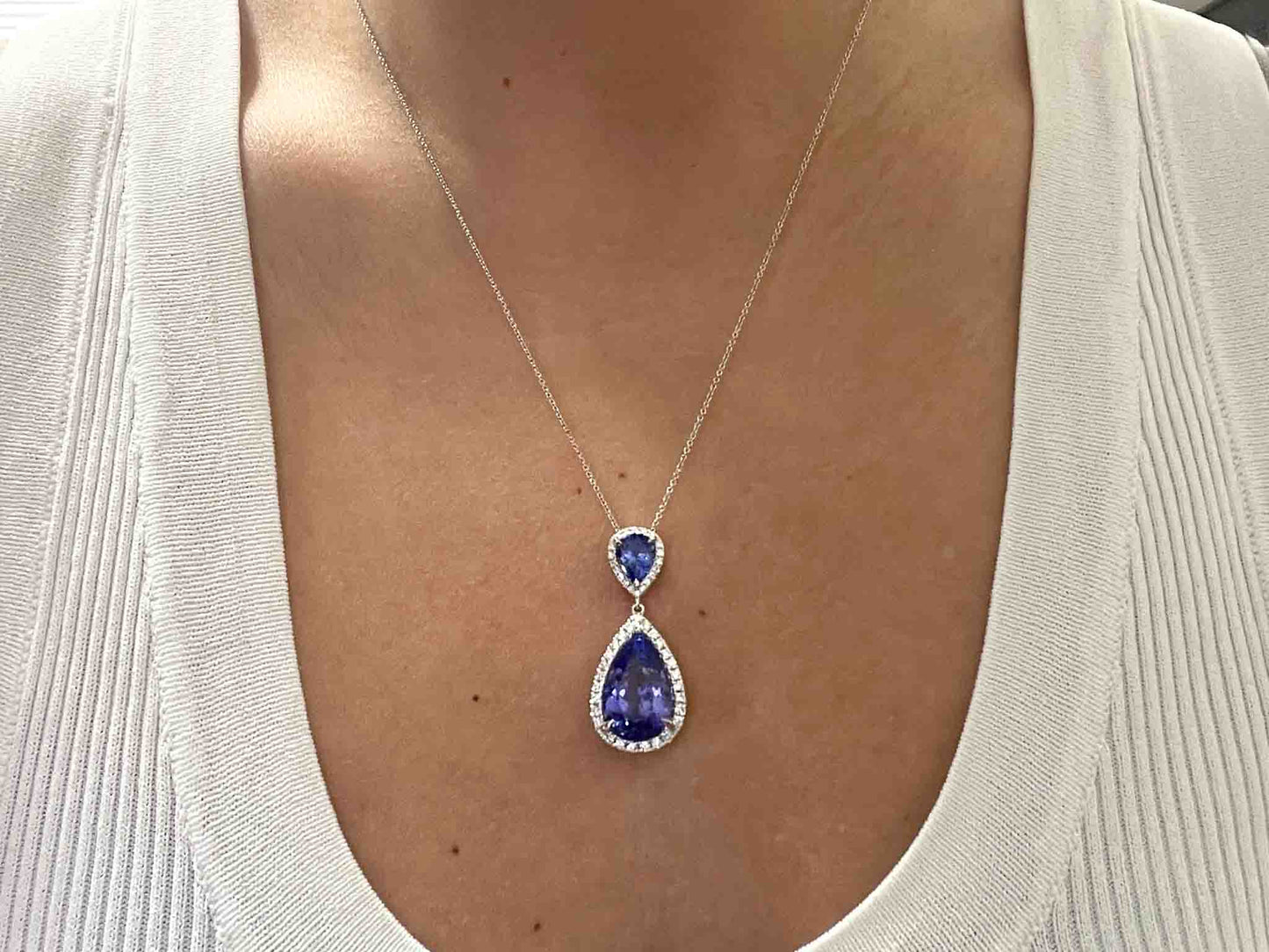 Witgouden hanger met diamanten en tanzanieten