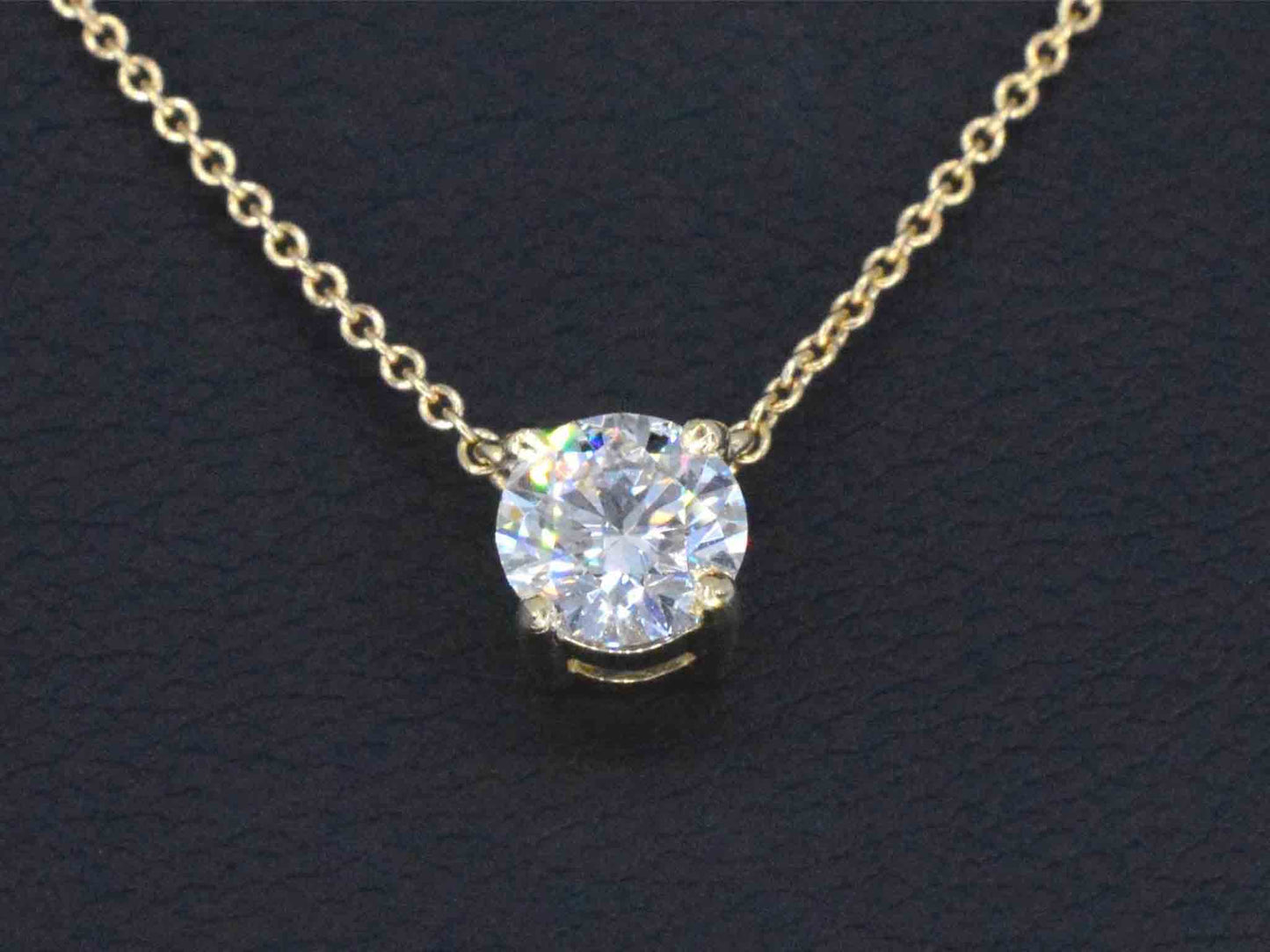 Gouden halsketting met een Briljant geslepen diamant van 0.50 carat