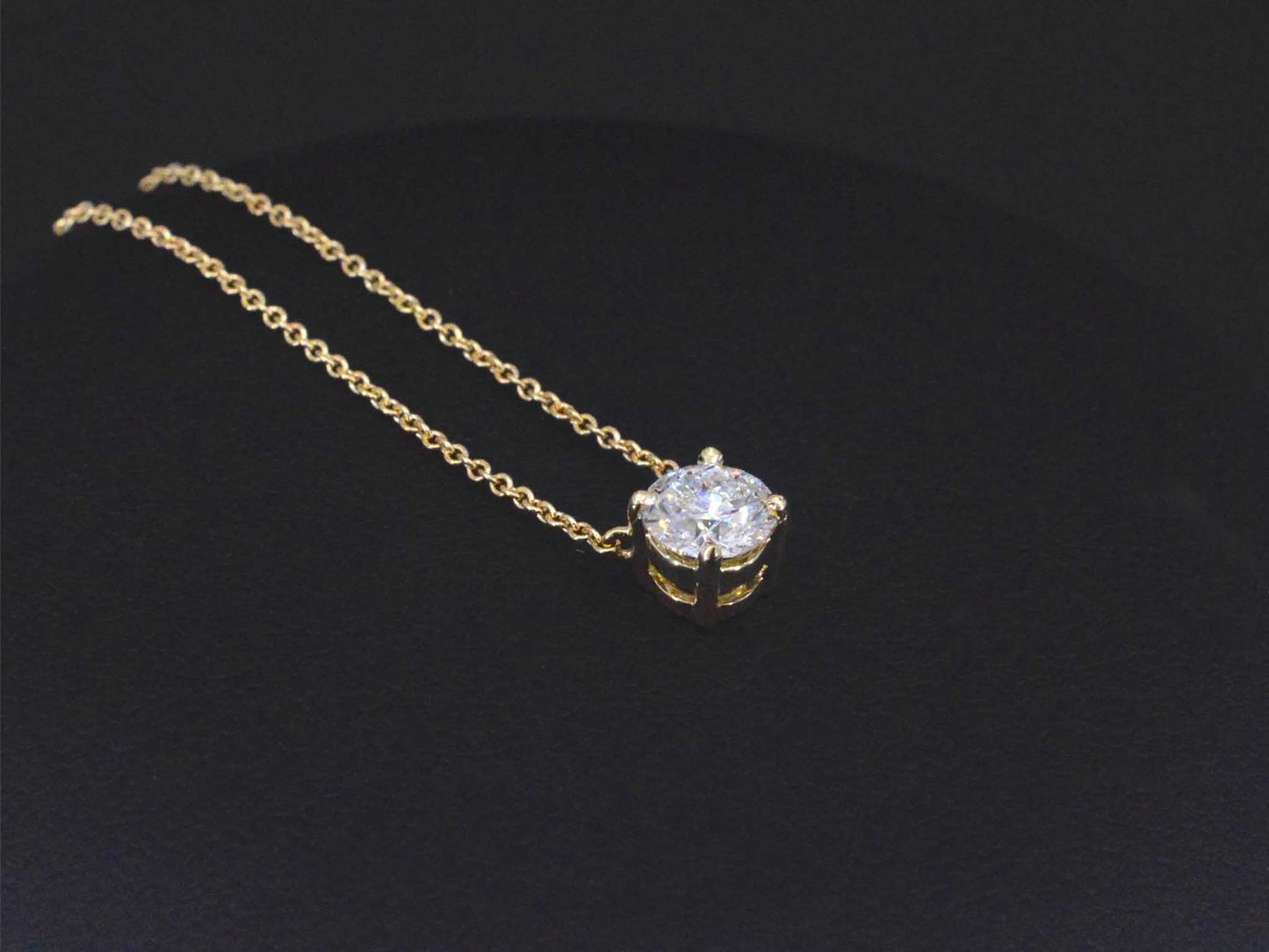 Gouden halsketting met een Briljant geslepen diamant van 0.50 carat
