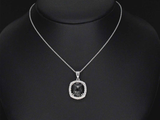 Witgouden hanger met diamanten en een zwarte diamant van 4.80 carat
