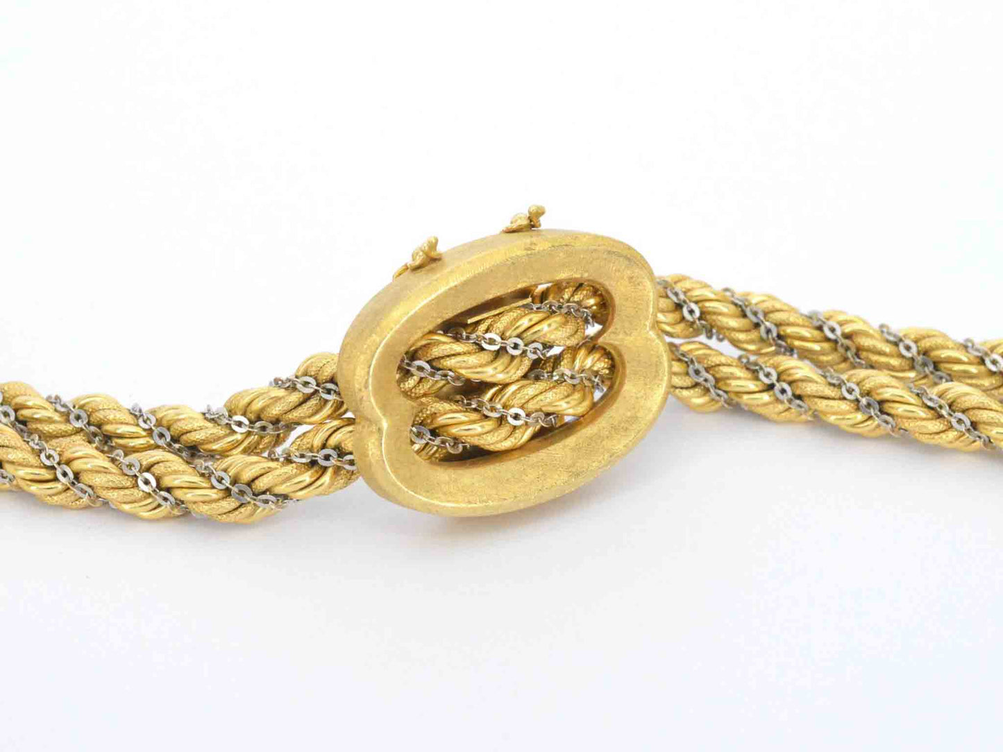 Gouden halsketting met een speciale gouden sluiting