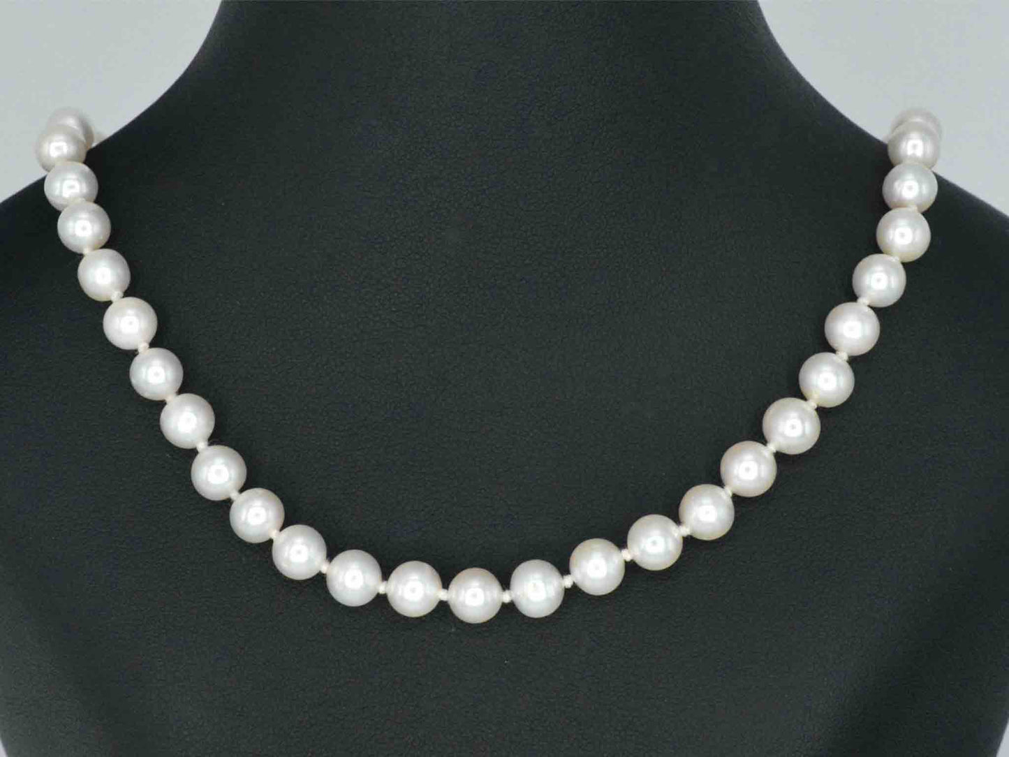 Parelsnoer met gouden sluiting met diamant