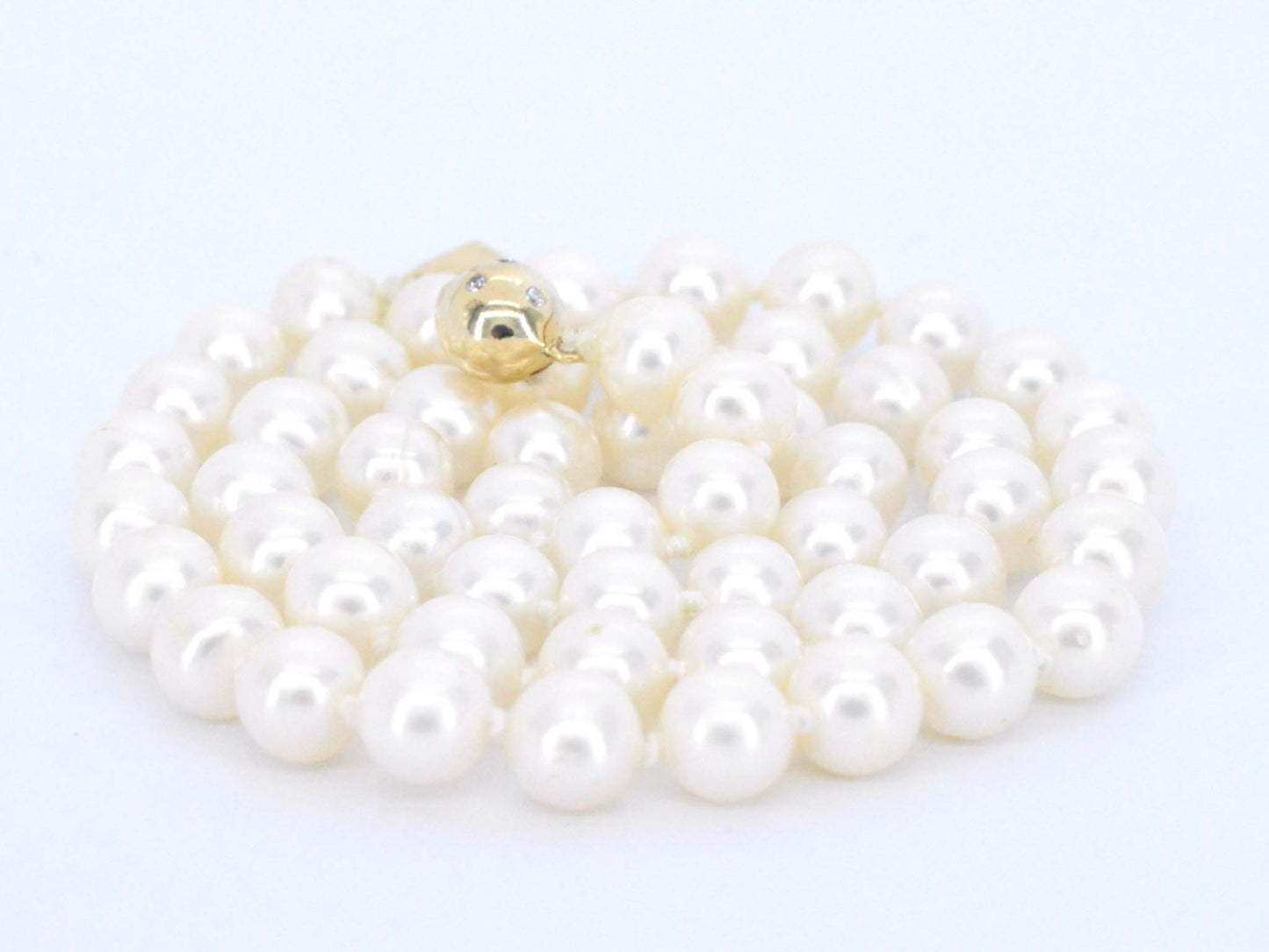 Parelsnoer met gouden sluiting met diamant