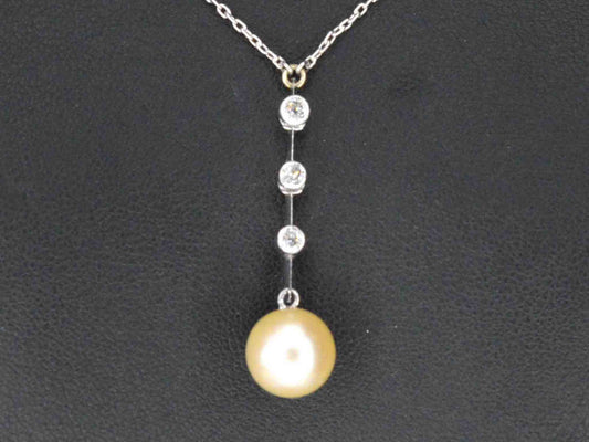 Witgouden ketting met parel en diamanten